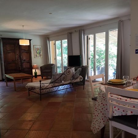 Entre Nimes Et Arles Villa Bellegarde  Bagian luar foto