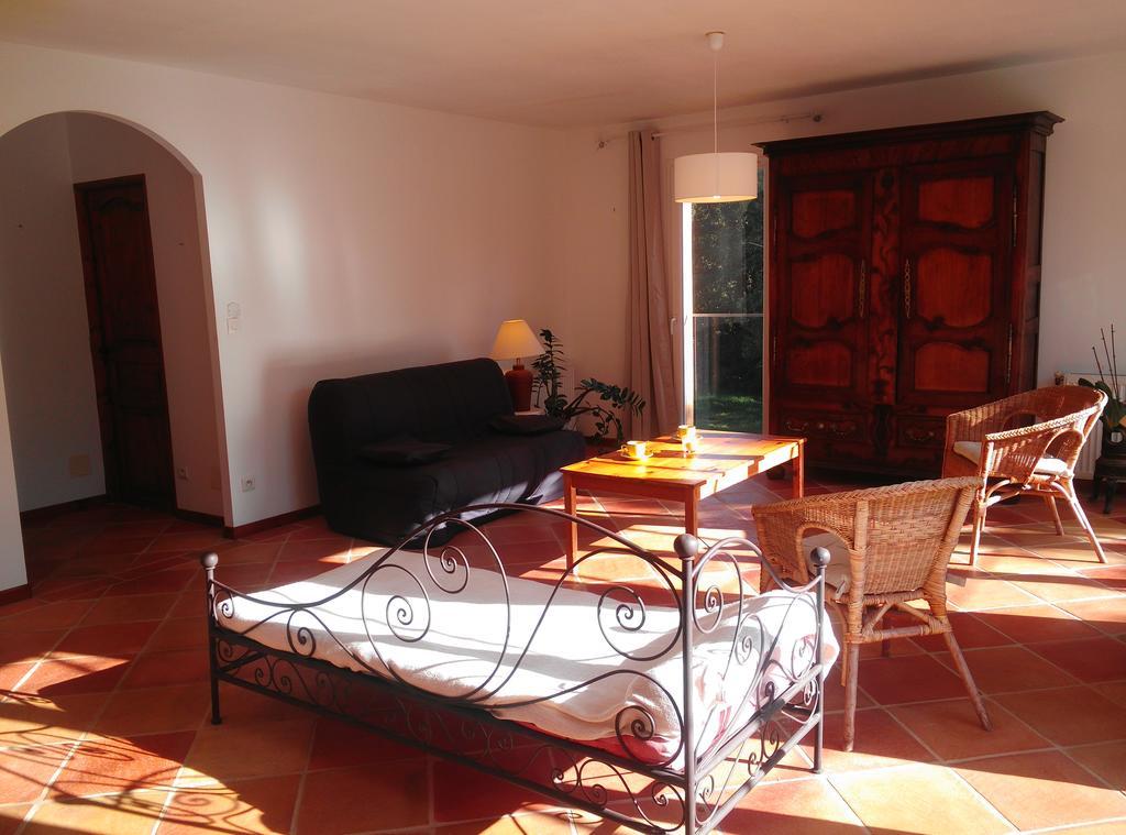 Entre Nimes Et Arles Villa Bellegarde  Bagian luar foto