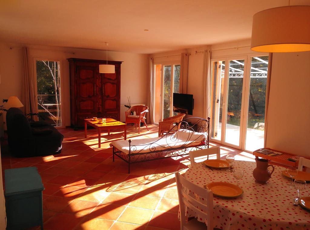 Entre Nimes Et Arles Villa Bellegarde  Bagian luar foto