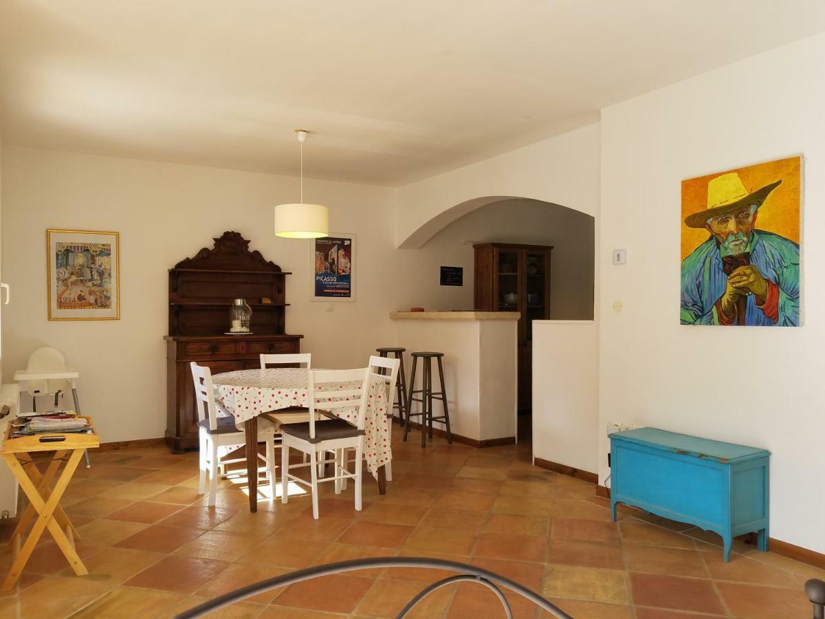 Entre Nimes Et Arles Villa Bellegarde  Bagian luar foto