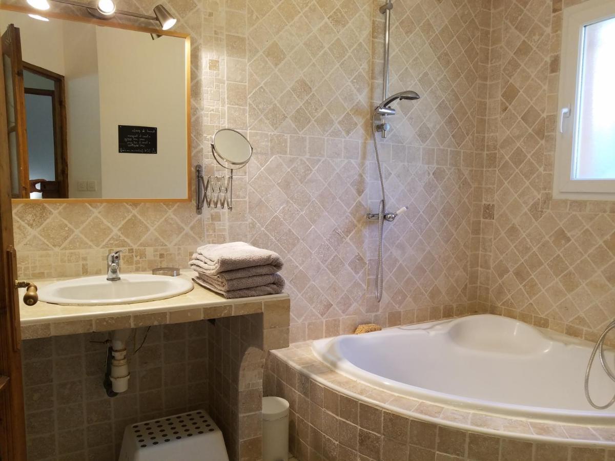 Entre Nimes Et Arles Villa Bellegarde  Bagian luar foto